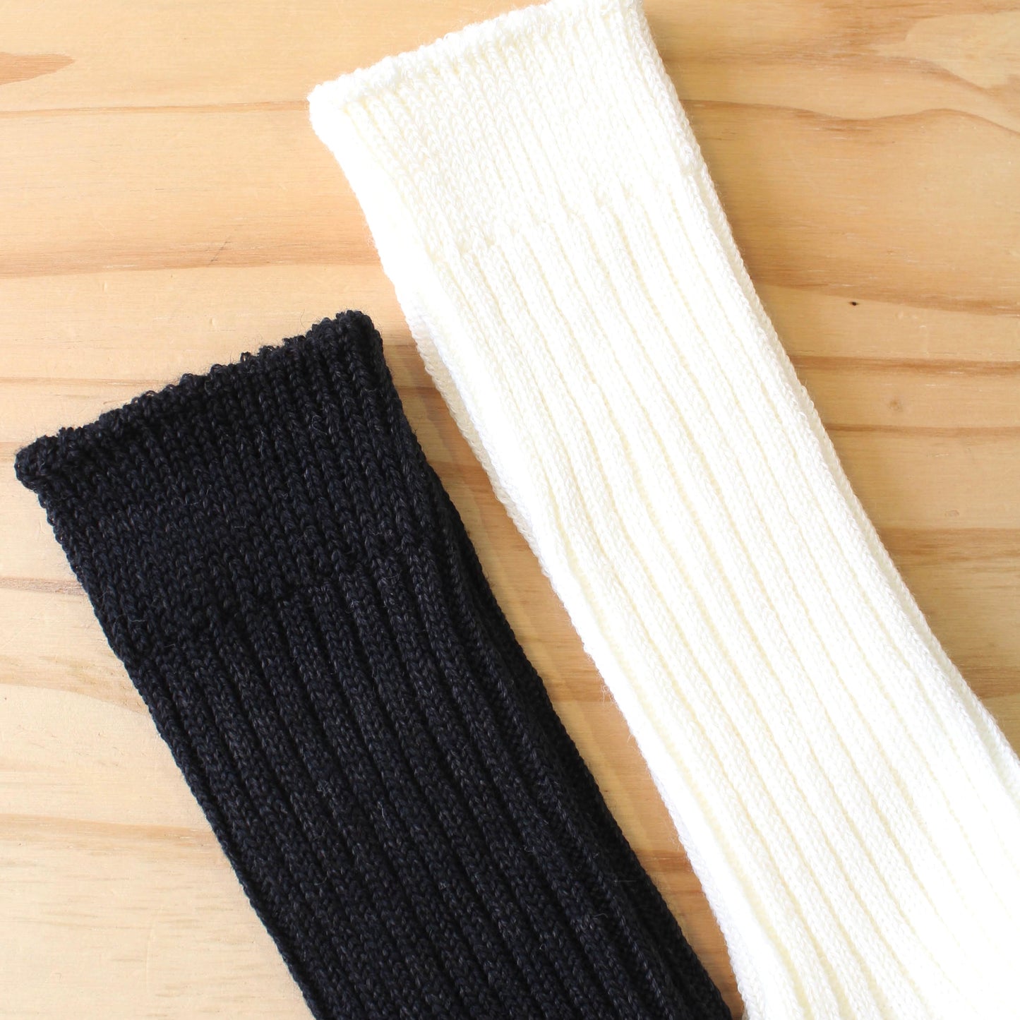yahae -
LINE WOOL RIBBED SOCKS