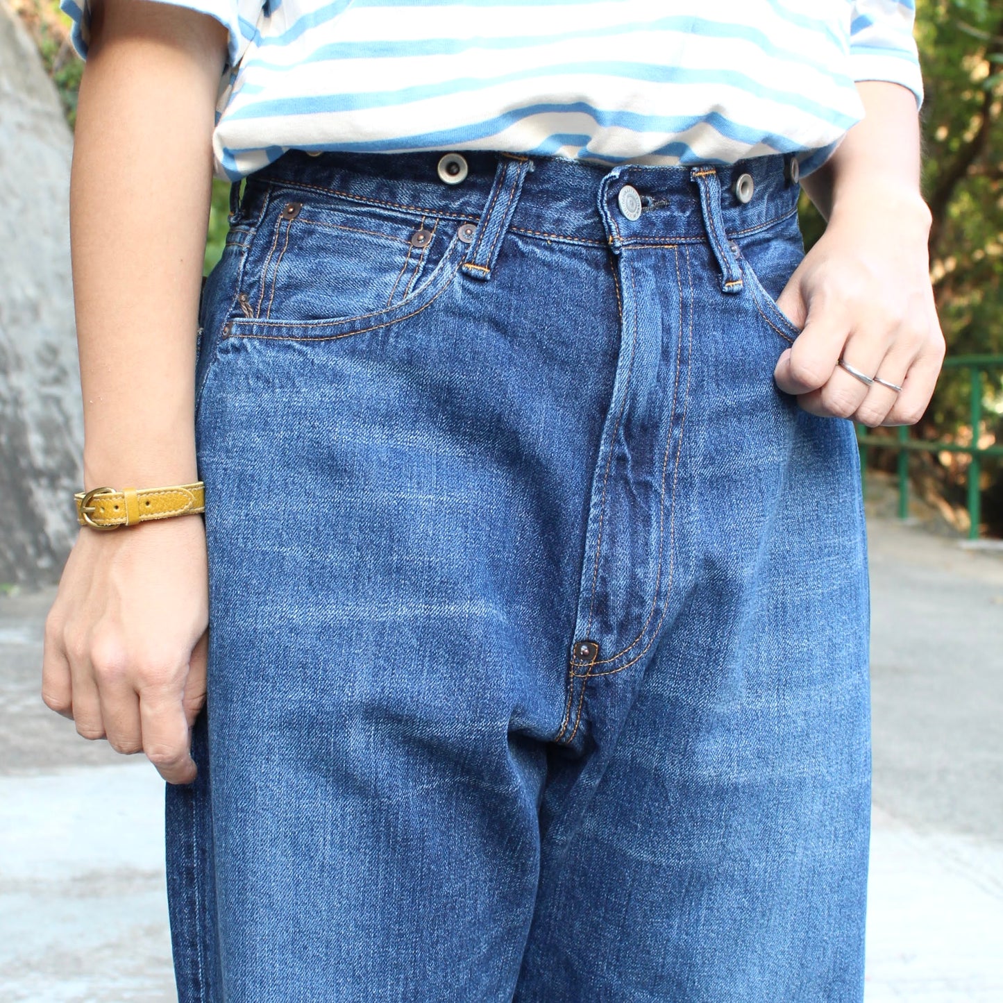 ORDINARY FITS -
12OZ TYPE WIDE DENIM
(USED WASH)