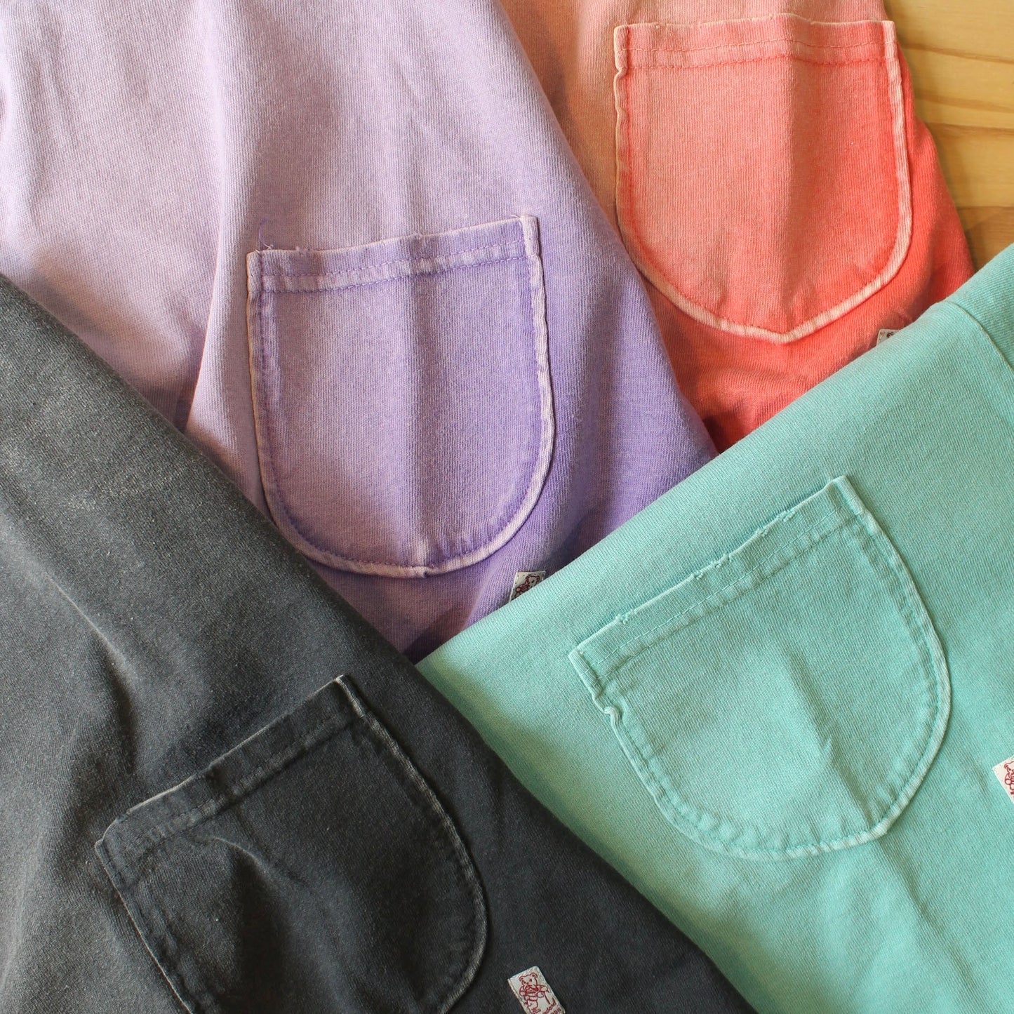 RIDING HIGH TOKYO -
USA JERSEY SUN FADE POCKET TEE