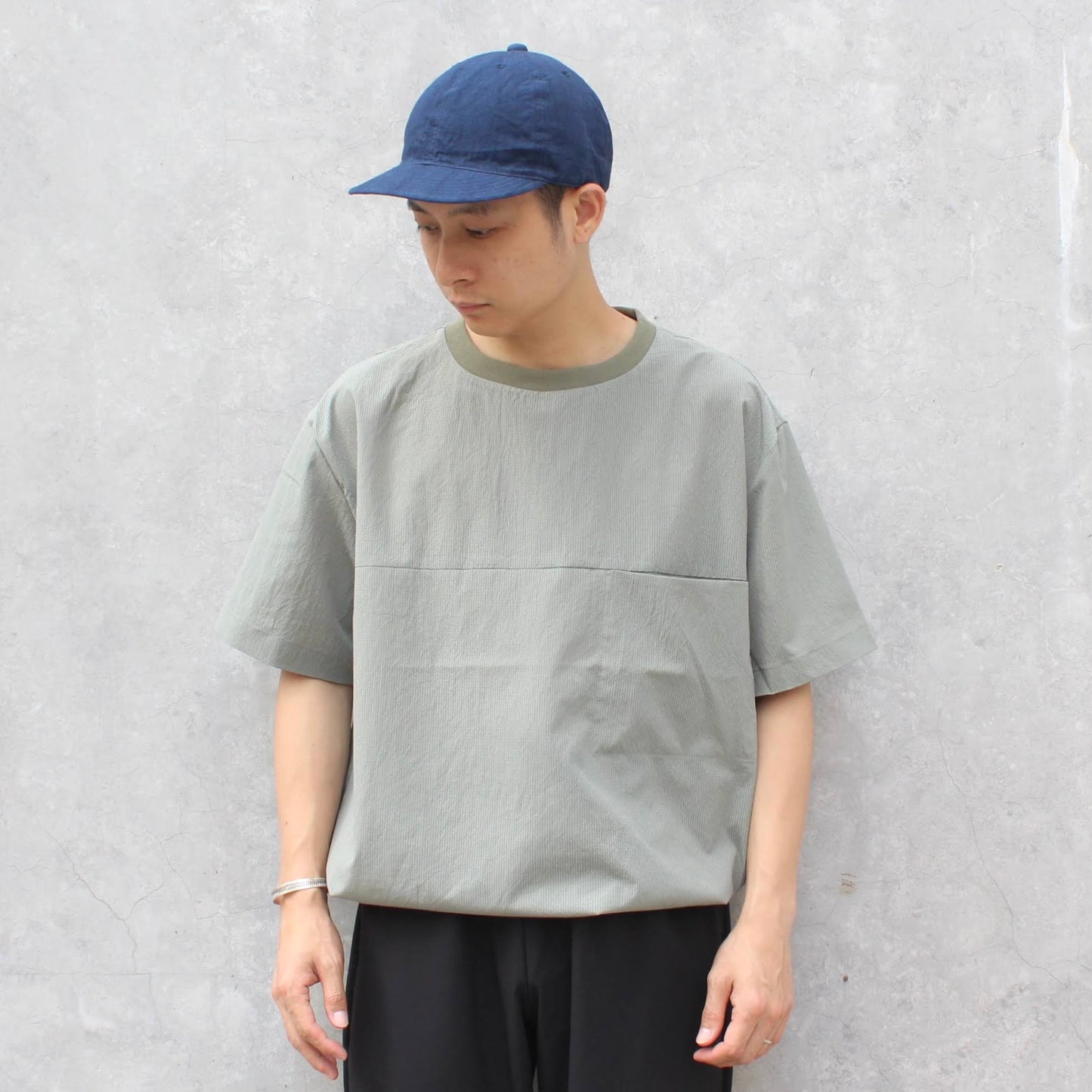 MANUAL ALPHABET -
DOT AIR PULLOVER MESH TEE