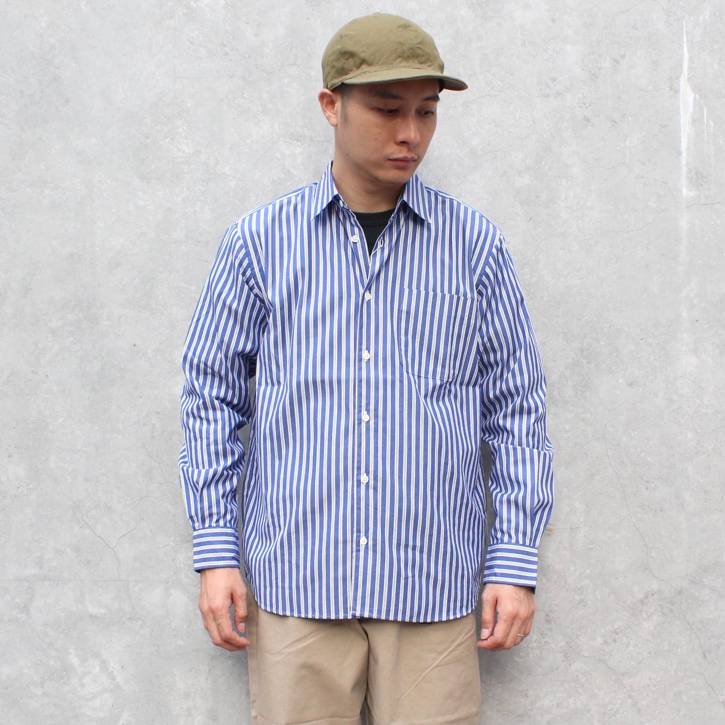 MANUAL ALPHABET -
80/2 NAVY STRIPE SHIRT
BULGING FIT