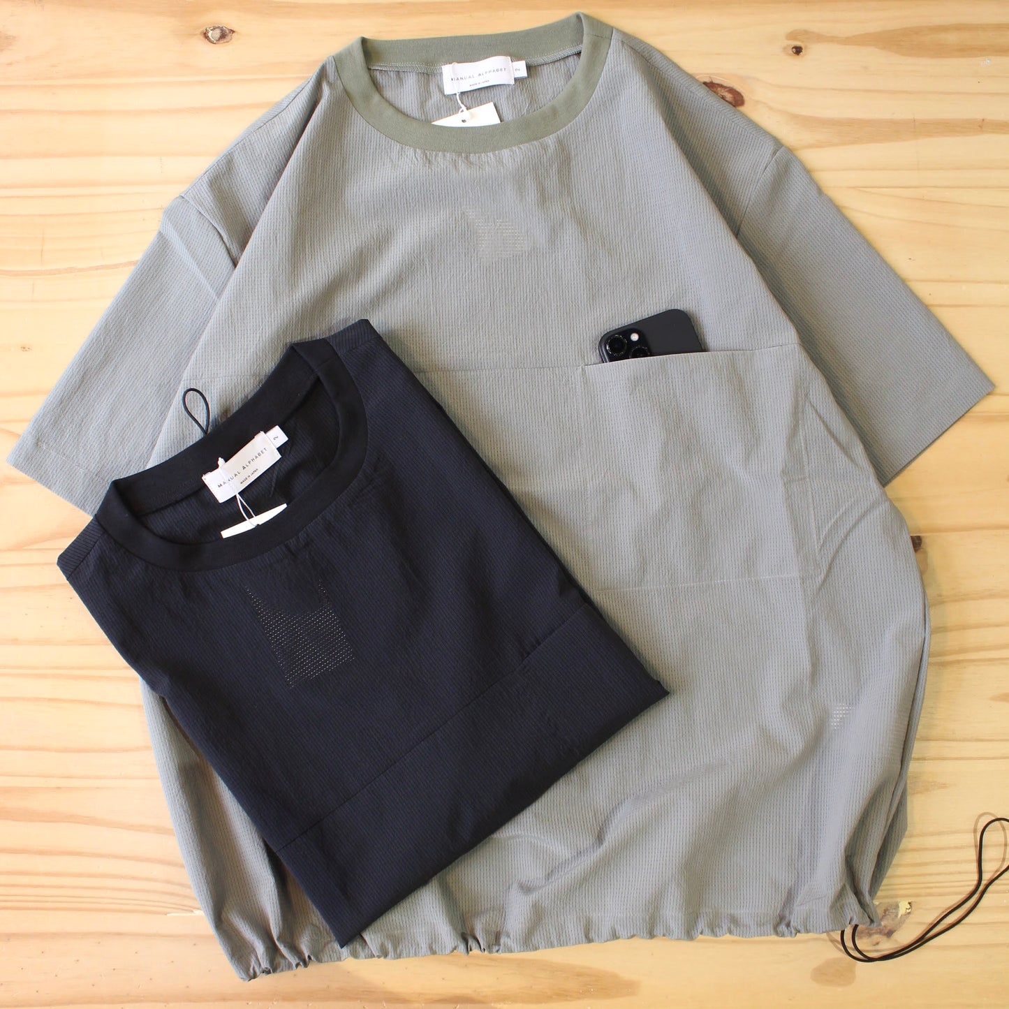 MANUAL ALPHABET -
DOT AIR PULLOVER MESH TEE