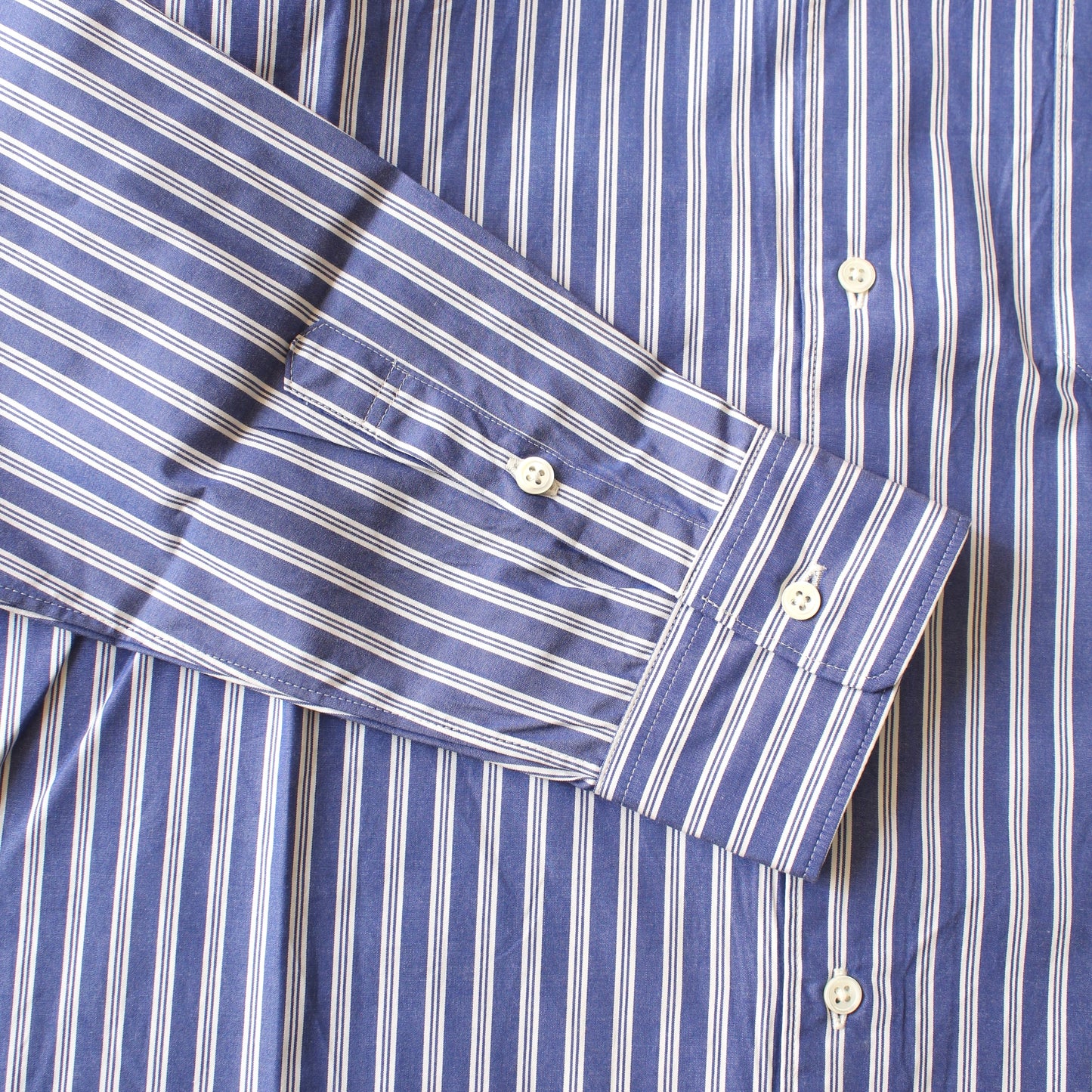 MANUAL ALPHABET -
80/2 STRIPE SHIRT BULGING FIT