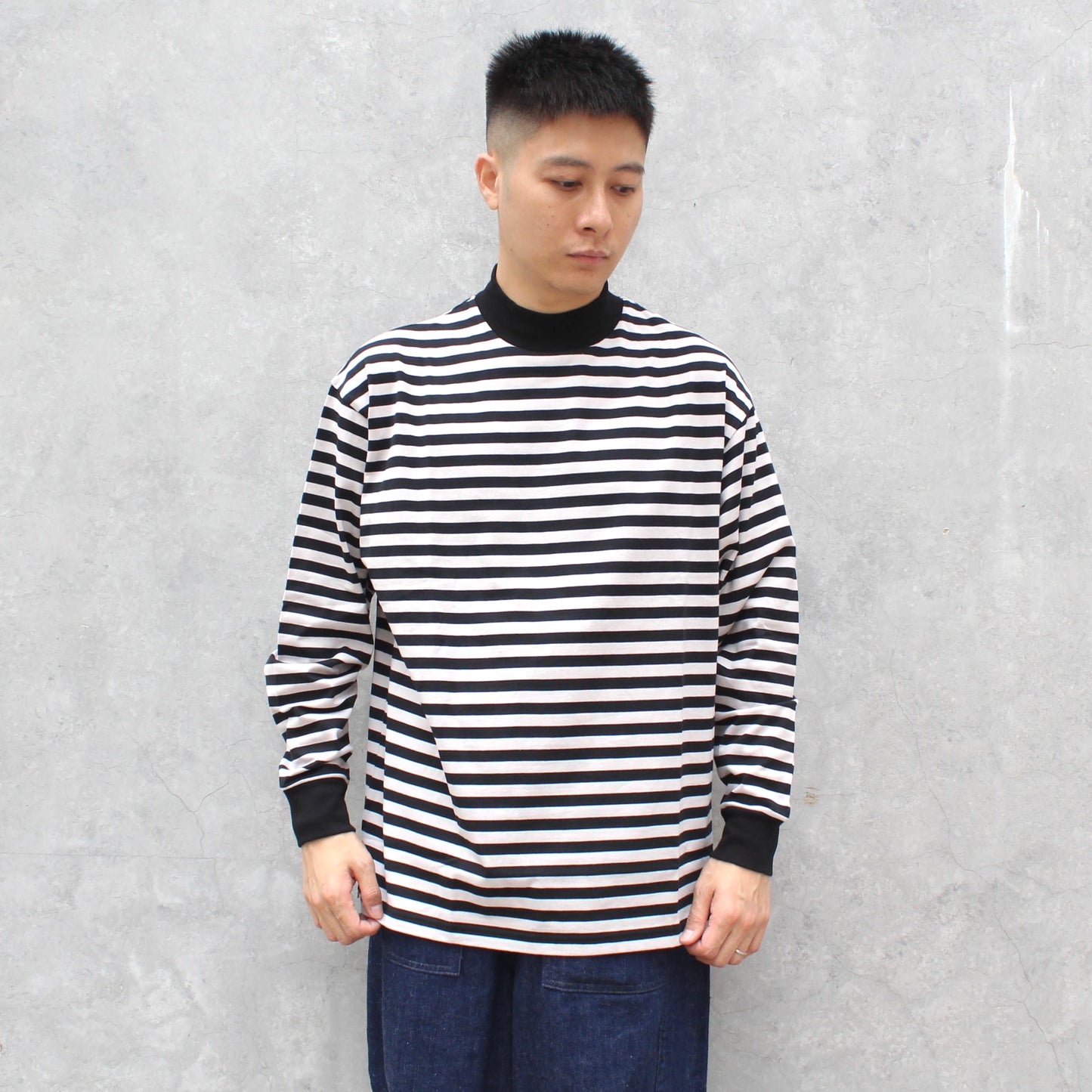 Ordinary Fits -
MOCK NECK BORDER TEE
