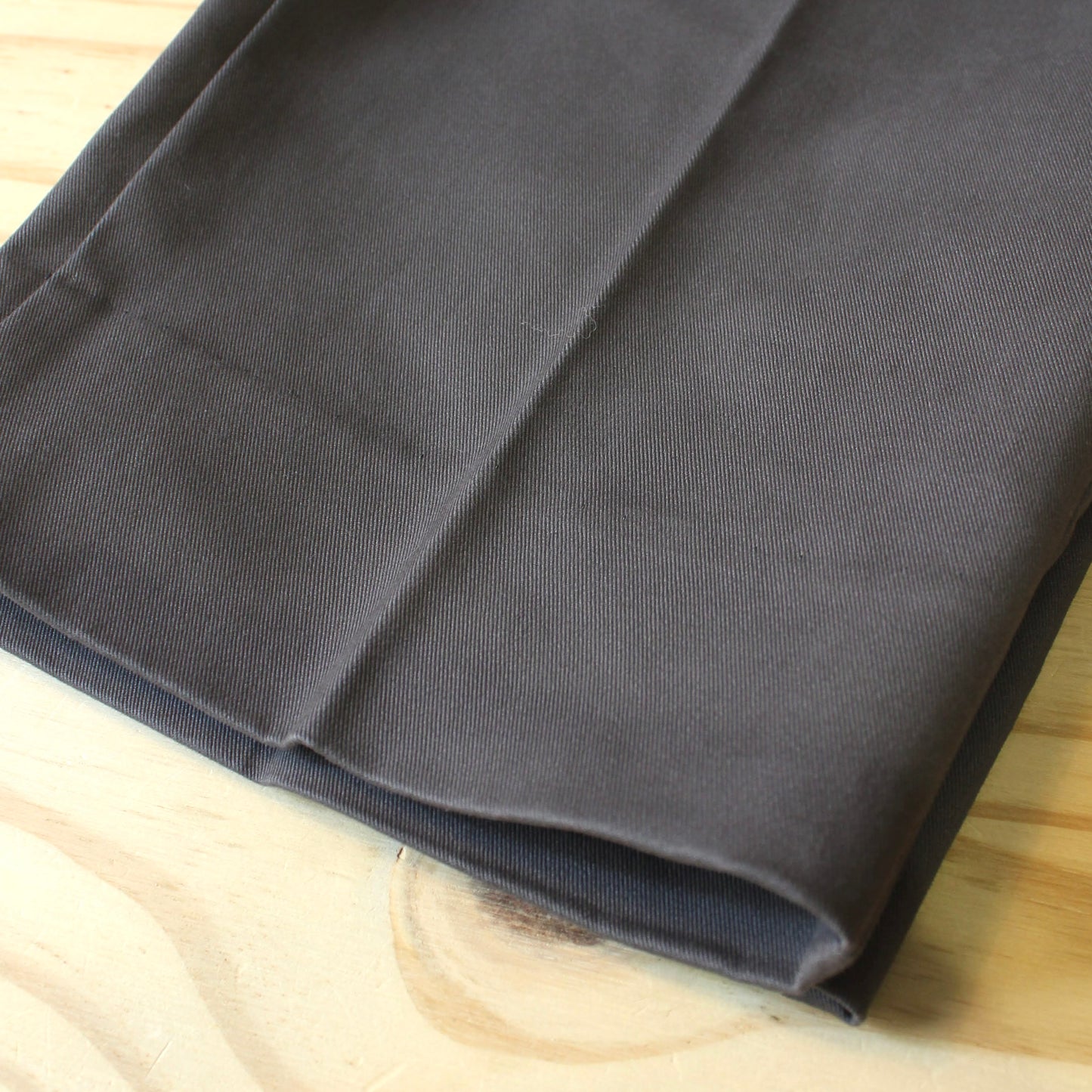 FLISTFIA -
TUCK WIDE TROUSERS