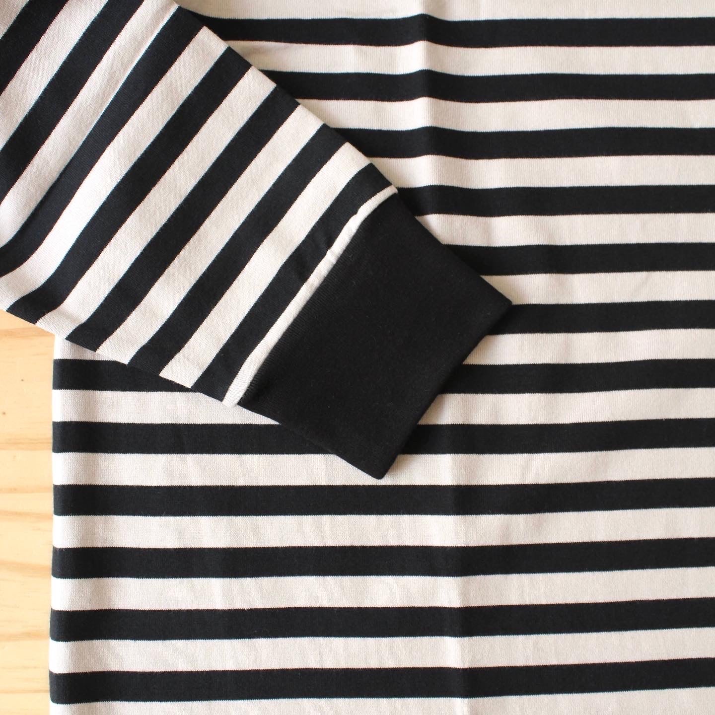 Ordinary Fits -
MOCK NECK BORDER TEE