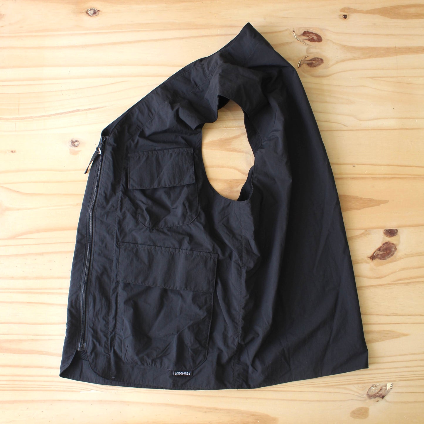GRAMICCI -
BRUSHED NYLON VEST