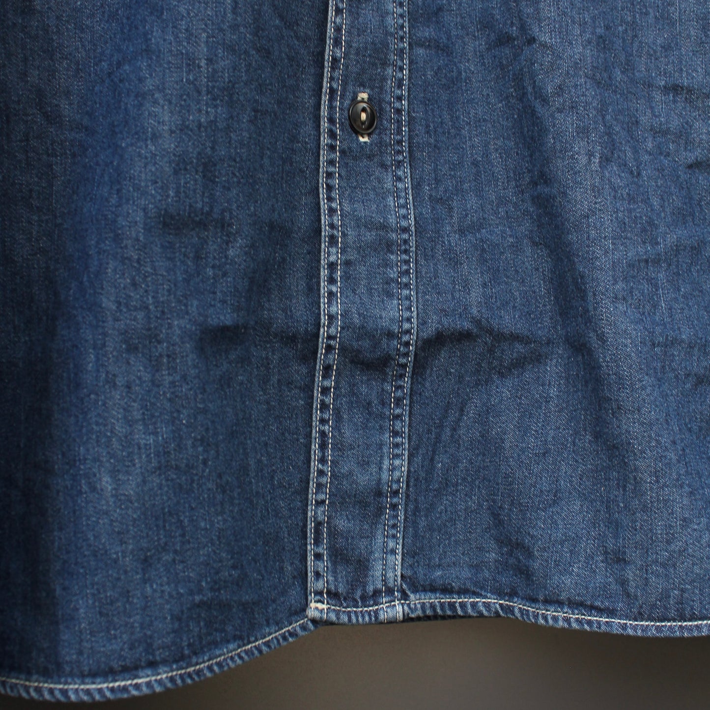 SPELLBOUND -
STANDARD 6OZ DENIM WORK SHIRT (USED WASH)