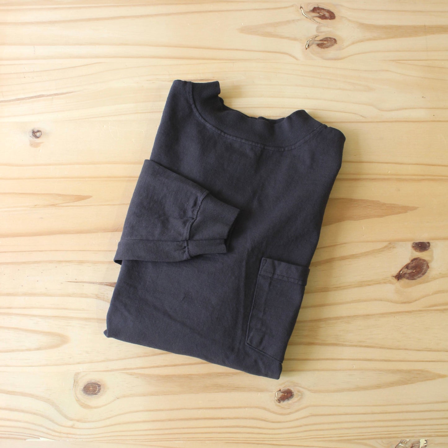 GOODWEAR (日版)
- MOCK NECK L/S POCKET TEE