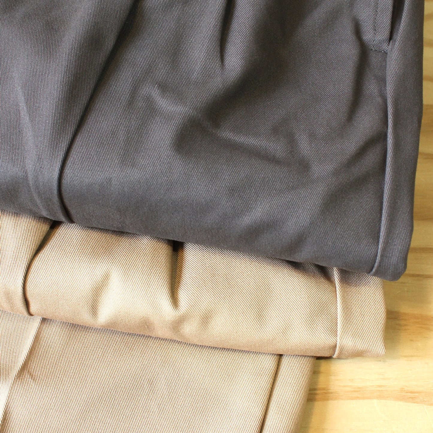 FLISTFIA -
TUCK WIDE TROUSERS