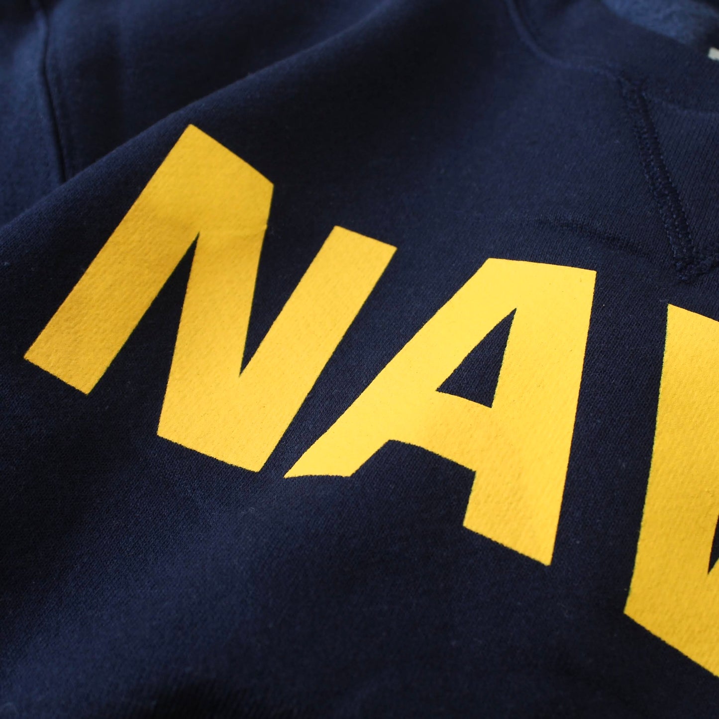MILITARY DEADSTOCK COLLECTION -
U.S NAVY SWEATSHIRT