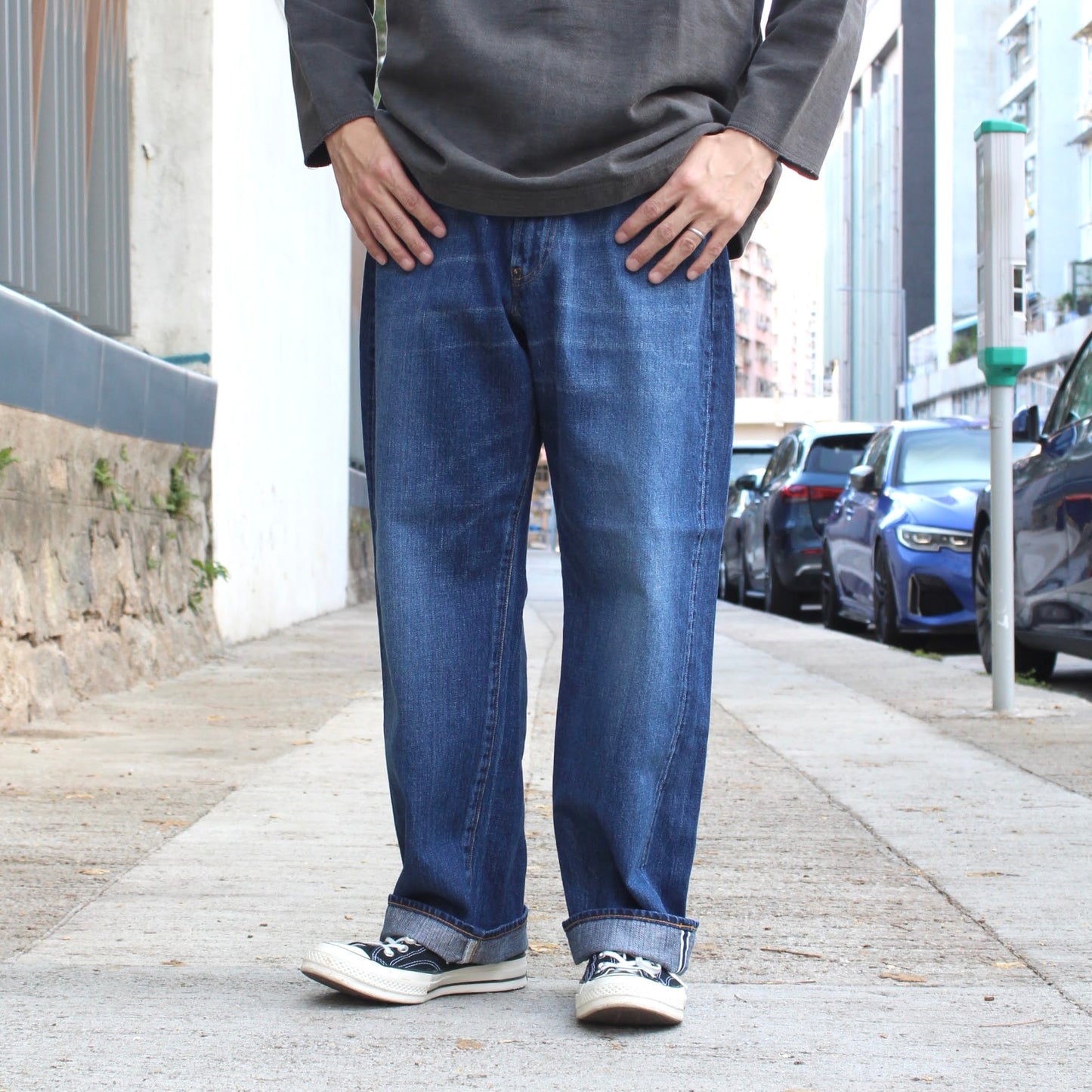 ORDINARY FITS -
12OZ TYPE WIDE DENIM
(USED WASH)