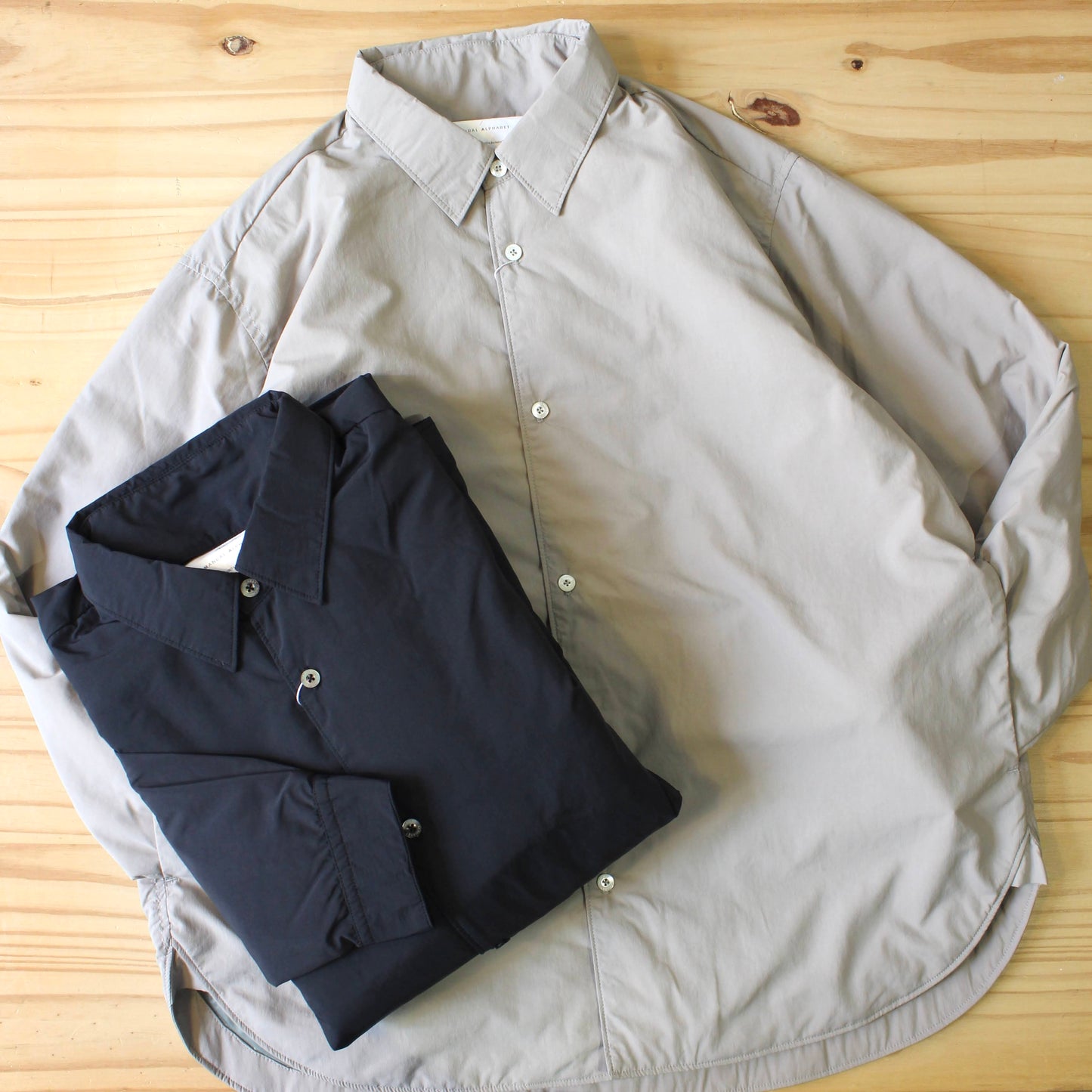 NANGA X MANUAL ALPHABET
-SUPER LIGHT DOWN SHIRT JACKET