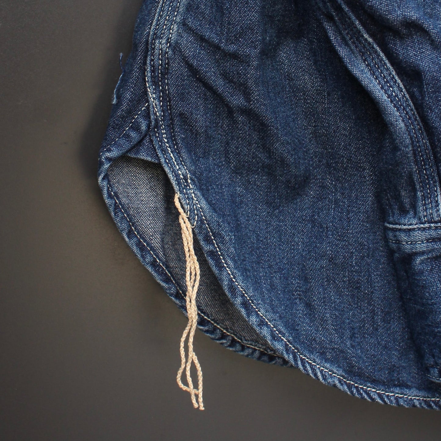 SPELLBOUND -
STANDARD 6OZ DENIM WORK SHIRT (USED WASH)