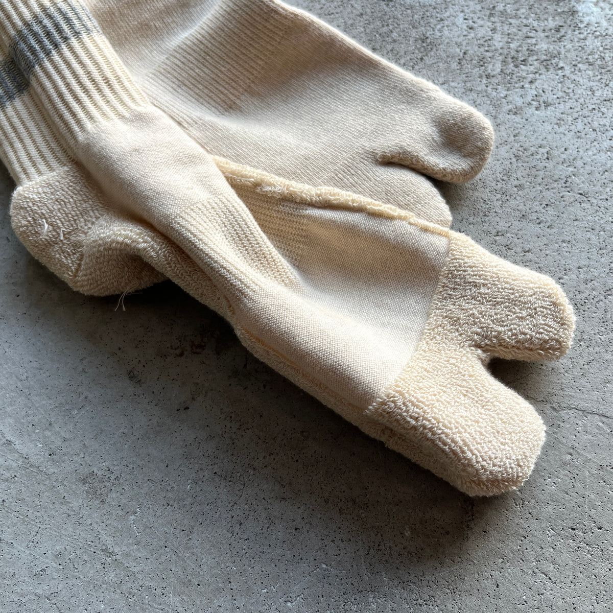 yahae -
ORGANIC COTTON YAK PILE SOLES TABI SOCKS