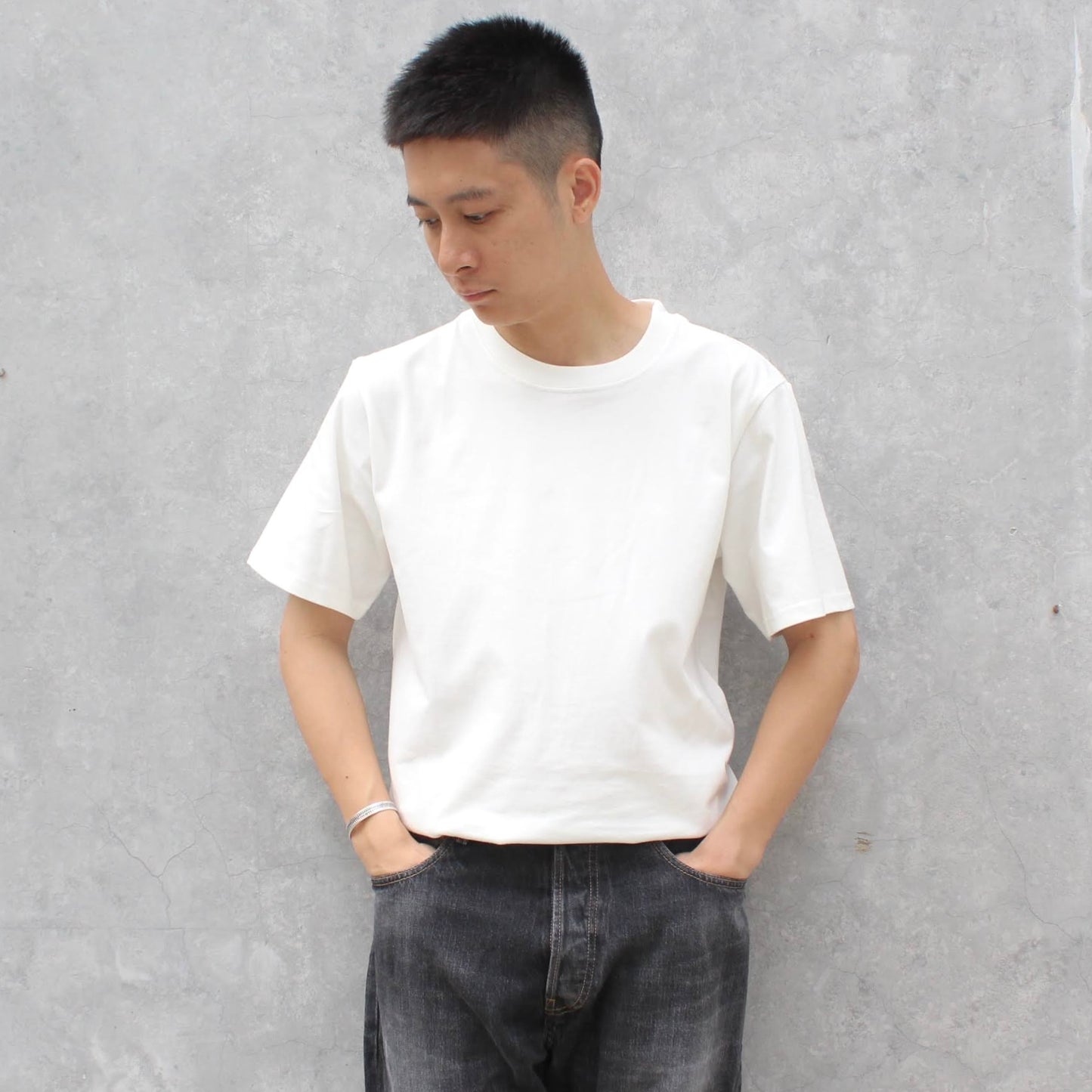 FRUIT OF THE LOOM 日本版-
7OZ HEAVYWEIGHT S/S TEE