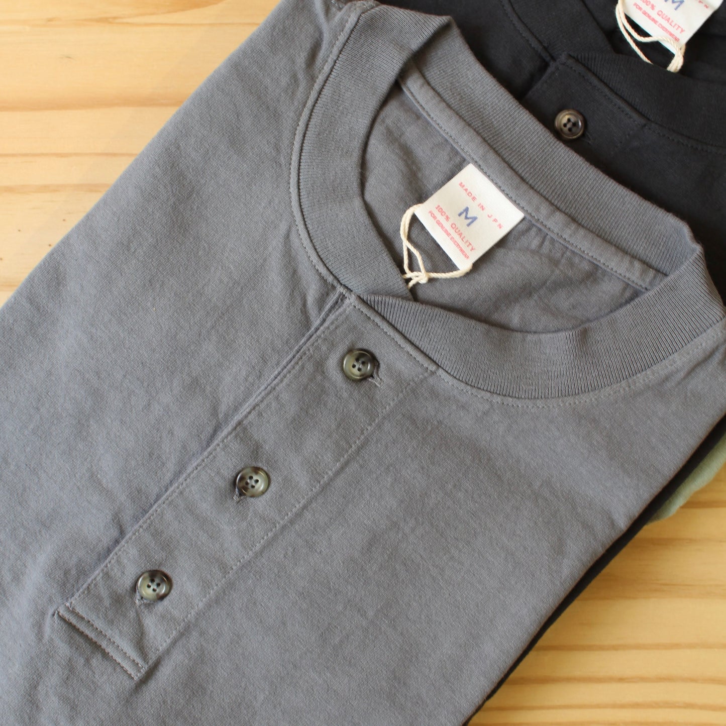 Ahehee - Henley Tee