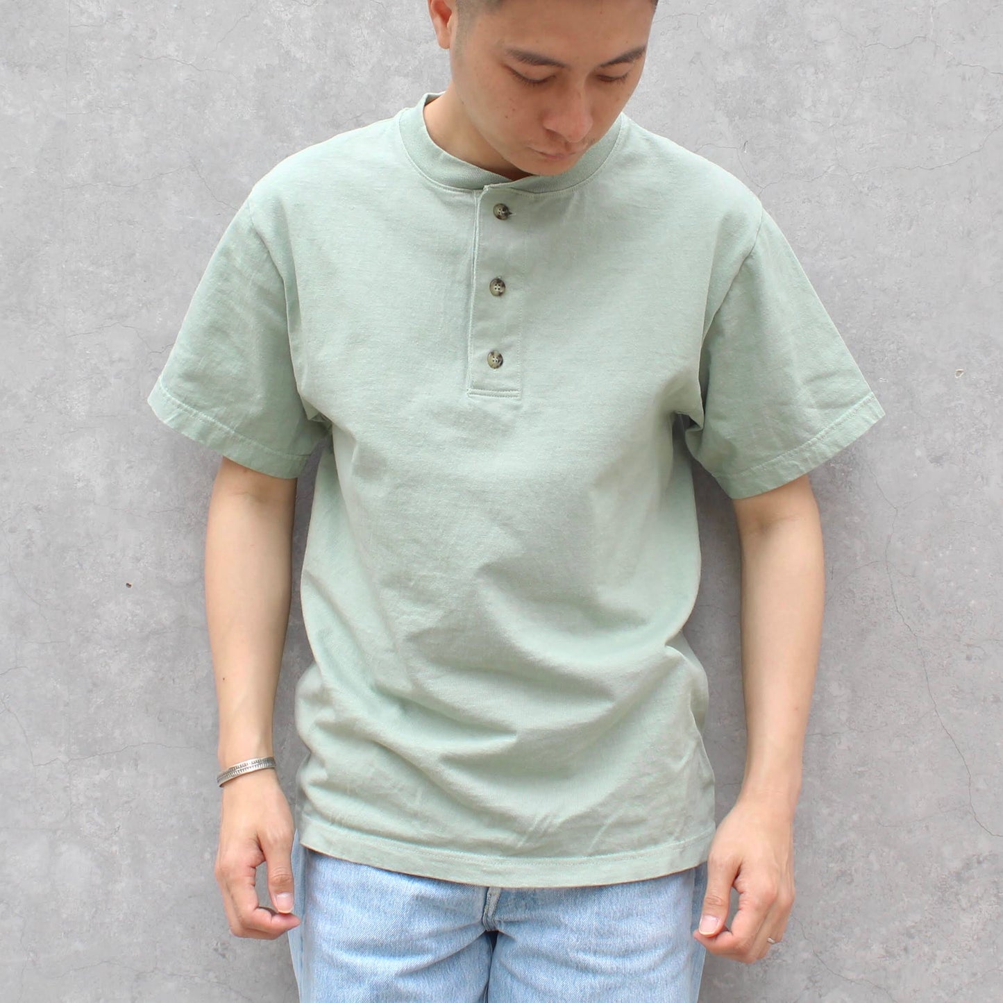 Ahehee - Henley Tee