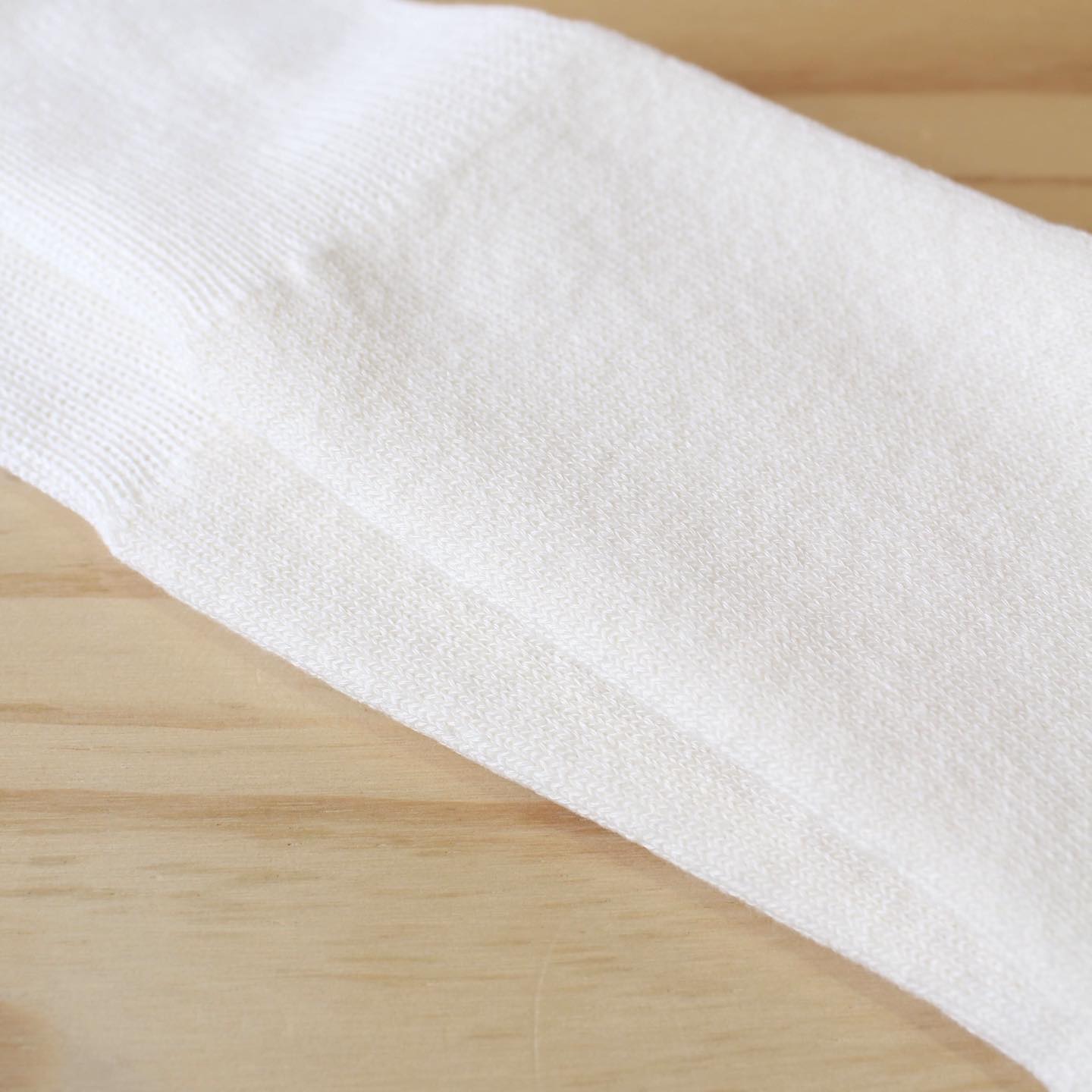 HOiSUM - Three layers of Japanese paper WHITE SOCKS