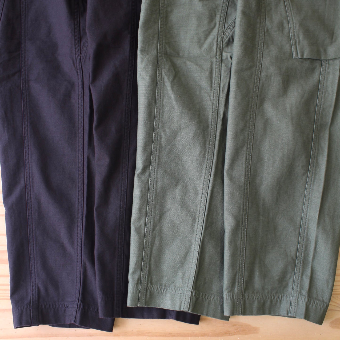 WILD THINGS JAPAN - 
BACK SATIN FIELD CARGO PANTS
