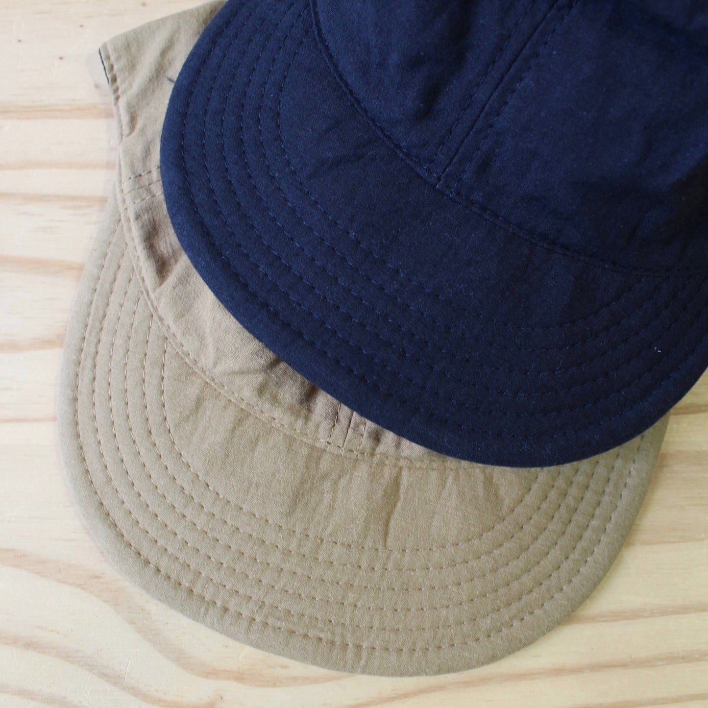 HIGHER - 
COTTON LINEN VINTAGE BACKSATIN CINCH BUCKLE CAP