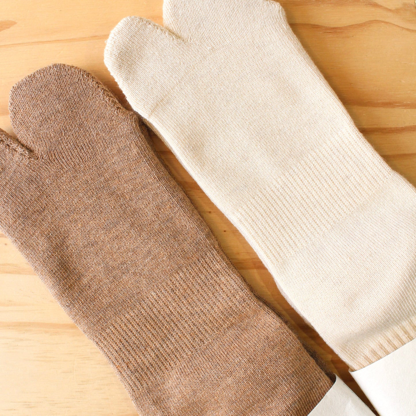 yahae - 
ORGANIC COTTON YAK PILE SOLES TABI SOCKS