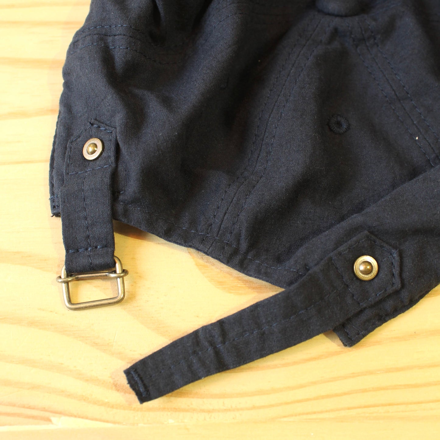 HIGHER - 
COTTON LINEN VINTAGE BACKSATIN CINCH BUCKLE CAP