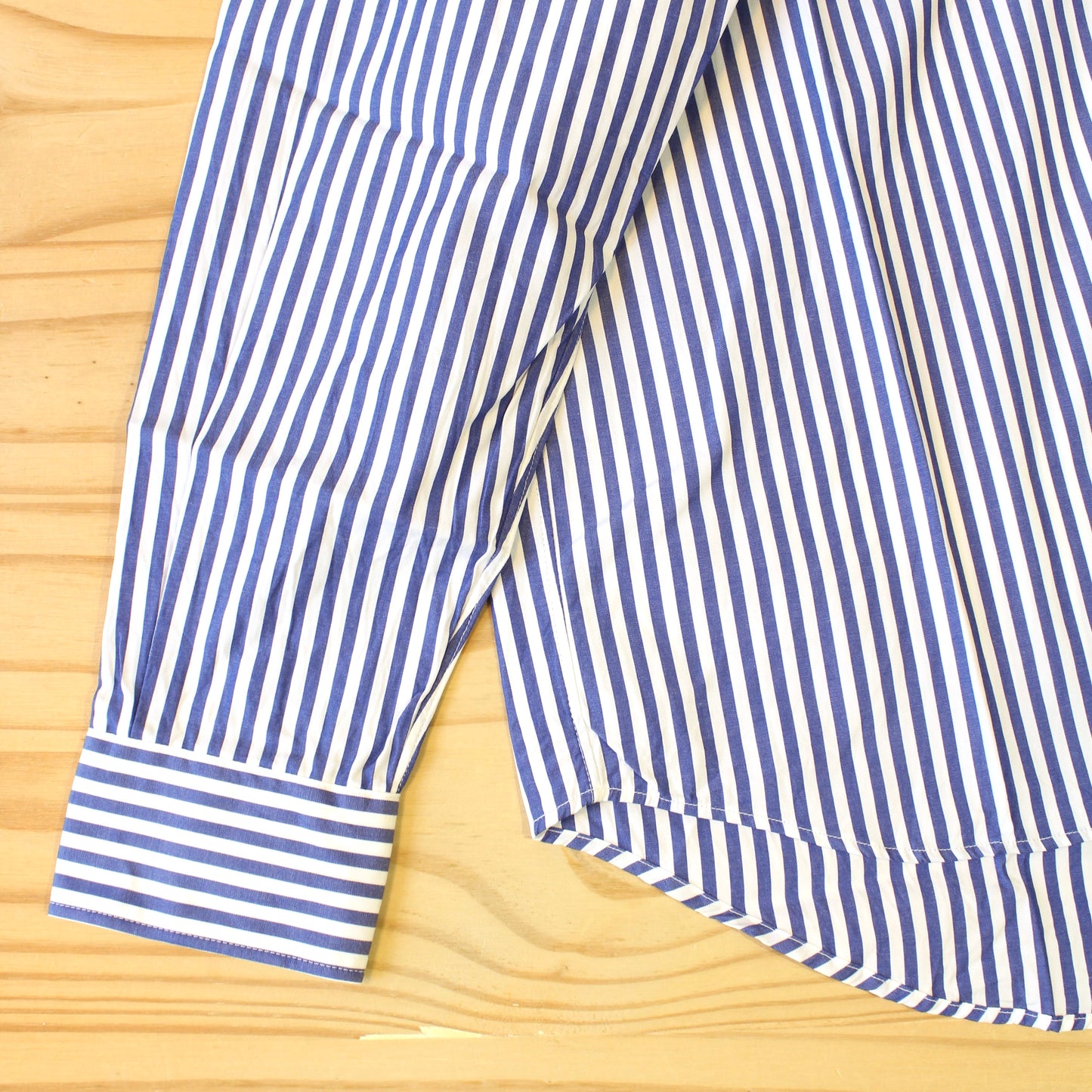 MANUAL ALPHABET -
 80/2 STRIPE SHIRT BULGING FIT