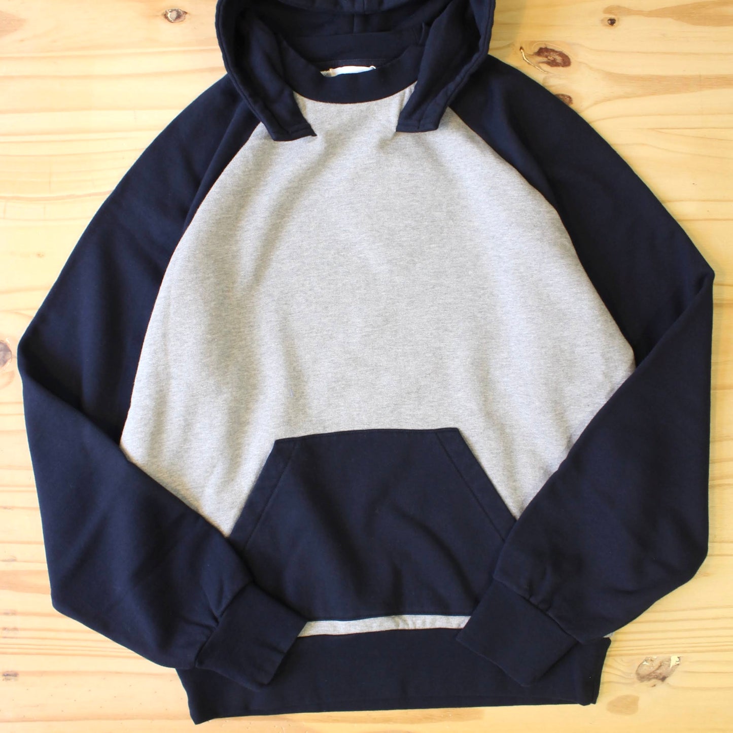 FLISTFIA -
2 TONE AFTER HOODED