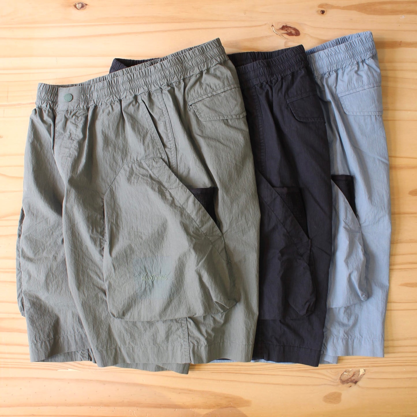 WILD THINGS JAPAN -
CAMP TOOLS CARGO SHORTS FADE EFFECT LOGO