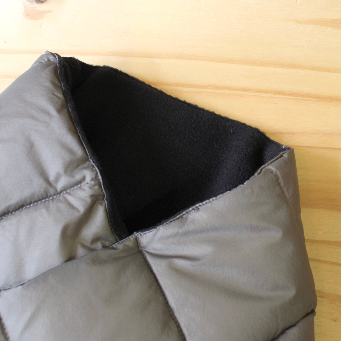 GRAMICCI × TAION
 INNER DOWN SCARF