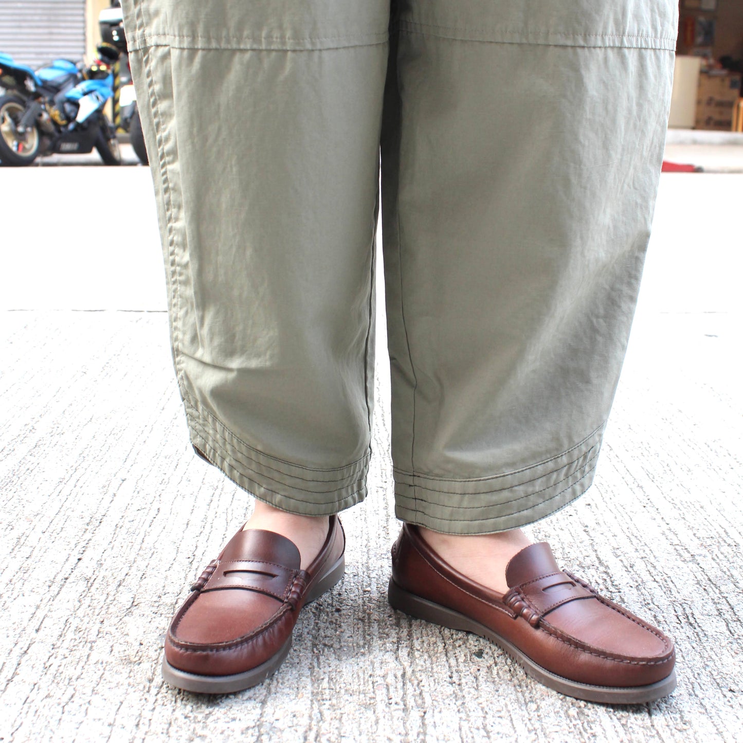 sugatakatachi - 
HEM STITCHED PANTS