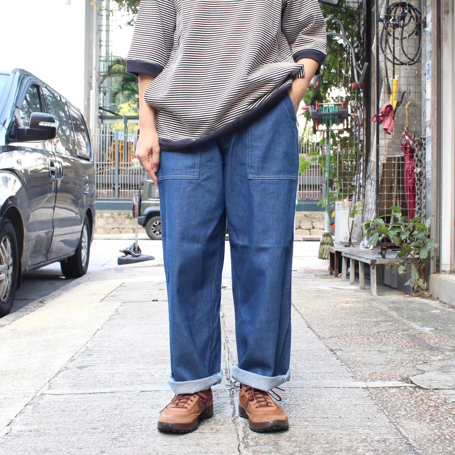 HATSKI -
LOOSE TAPERED UTILITY TROUSERS DENIM