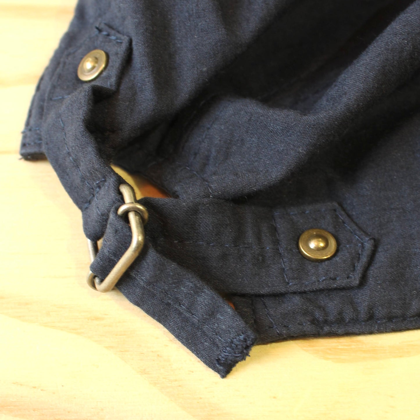 HIGHER - 
COTTON LINEN VINTAGE BACKSATIN CINCH BUCKLE CAP