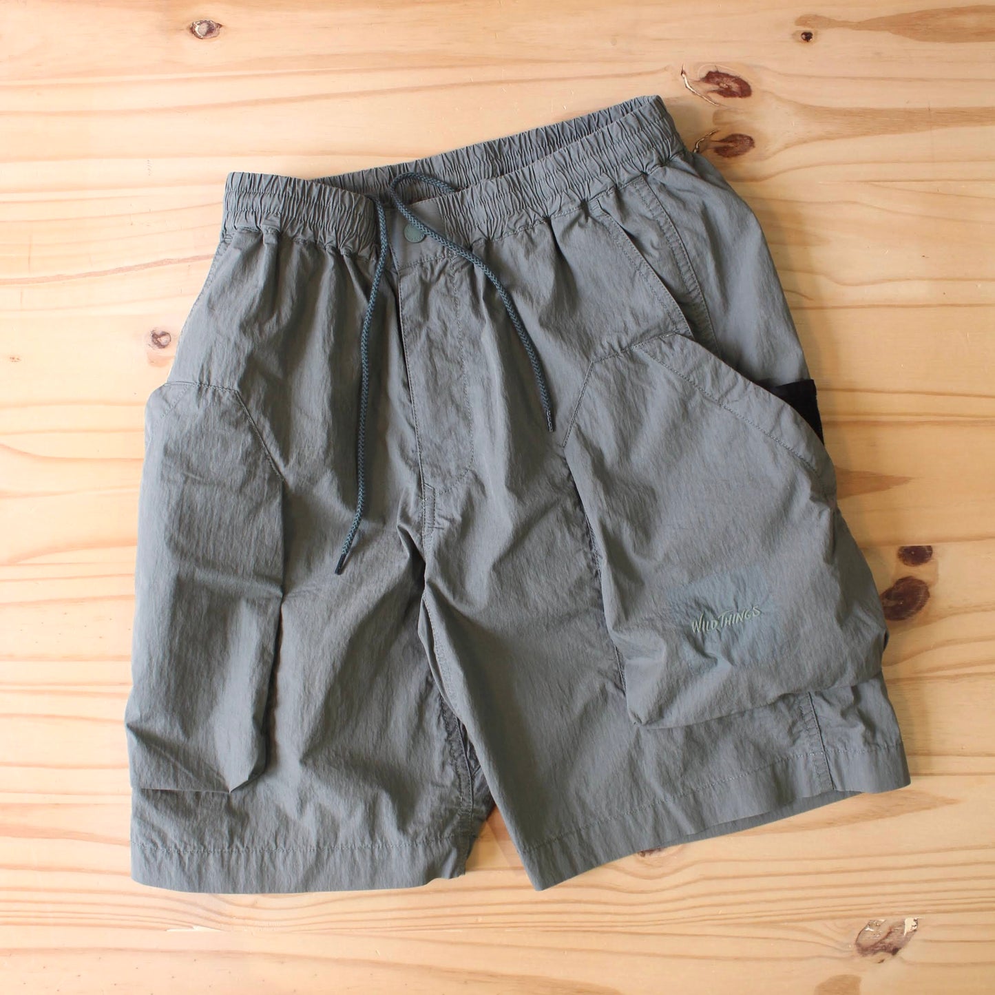WILD THINGS JAPAN -
CAMP TOOLS CARGO SHORTS FADE EFFECT LOGO