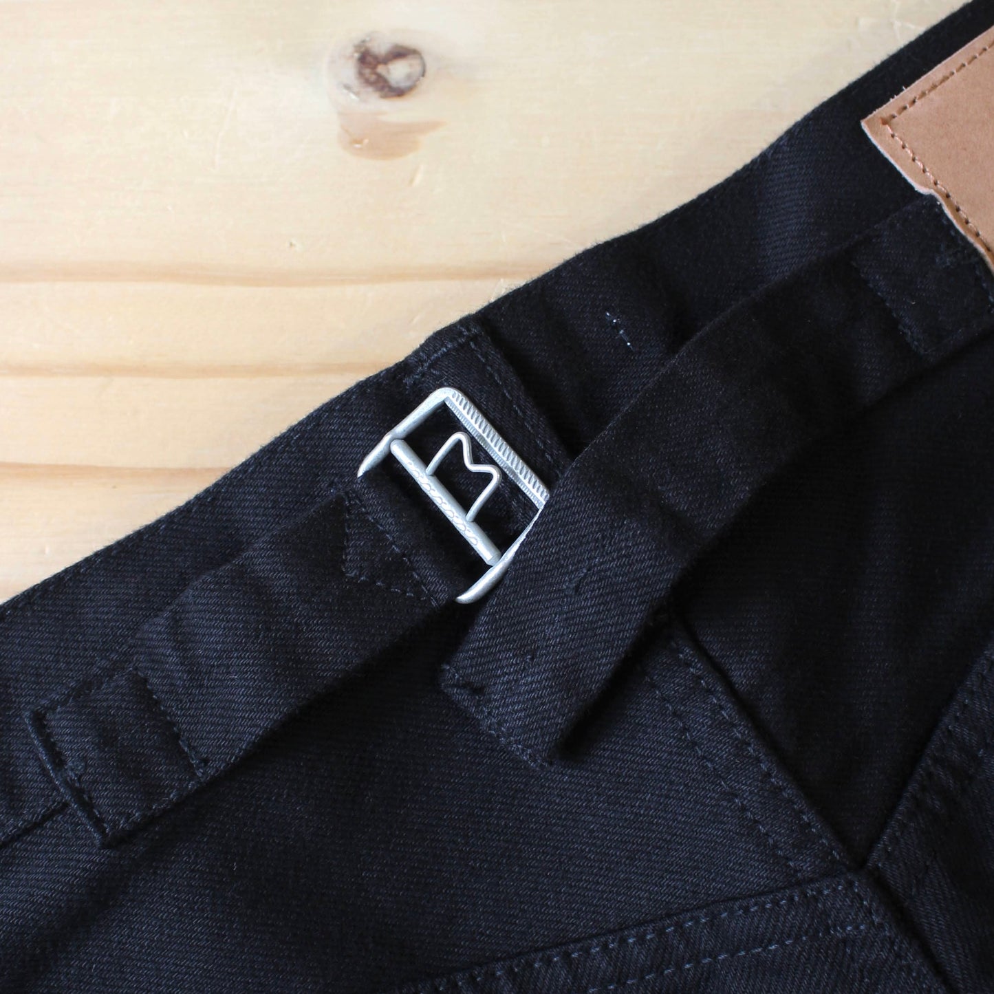 HATSKI - 13.5OZ BUCKLE BLACK DENIM