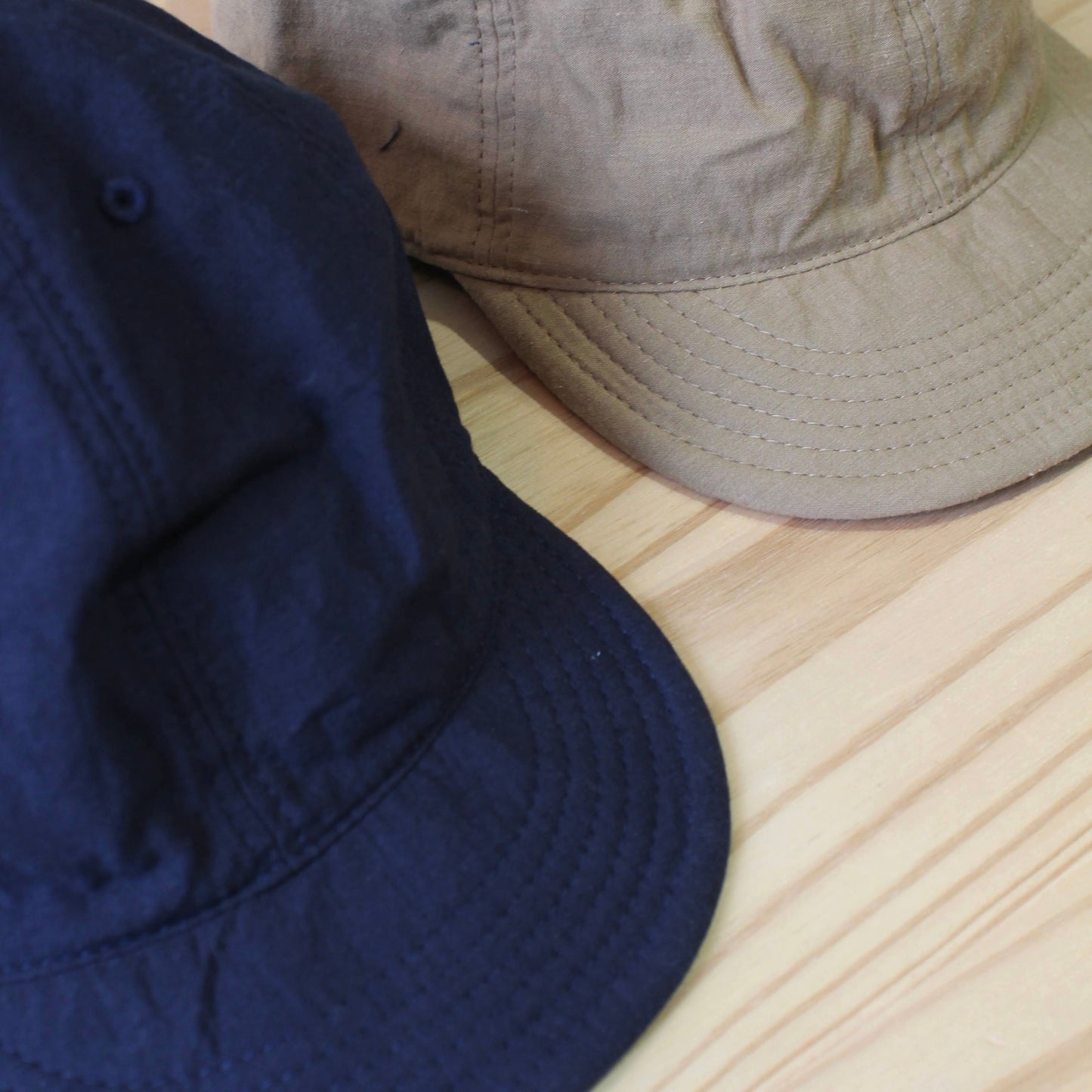 HIGHER - 
COTTON LINEN VINTAGE BACKSATIN CINCH BUCKLE CAP