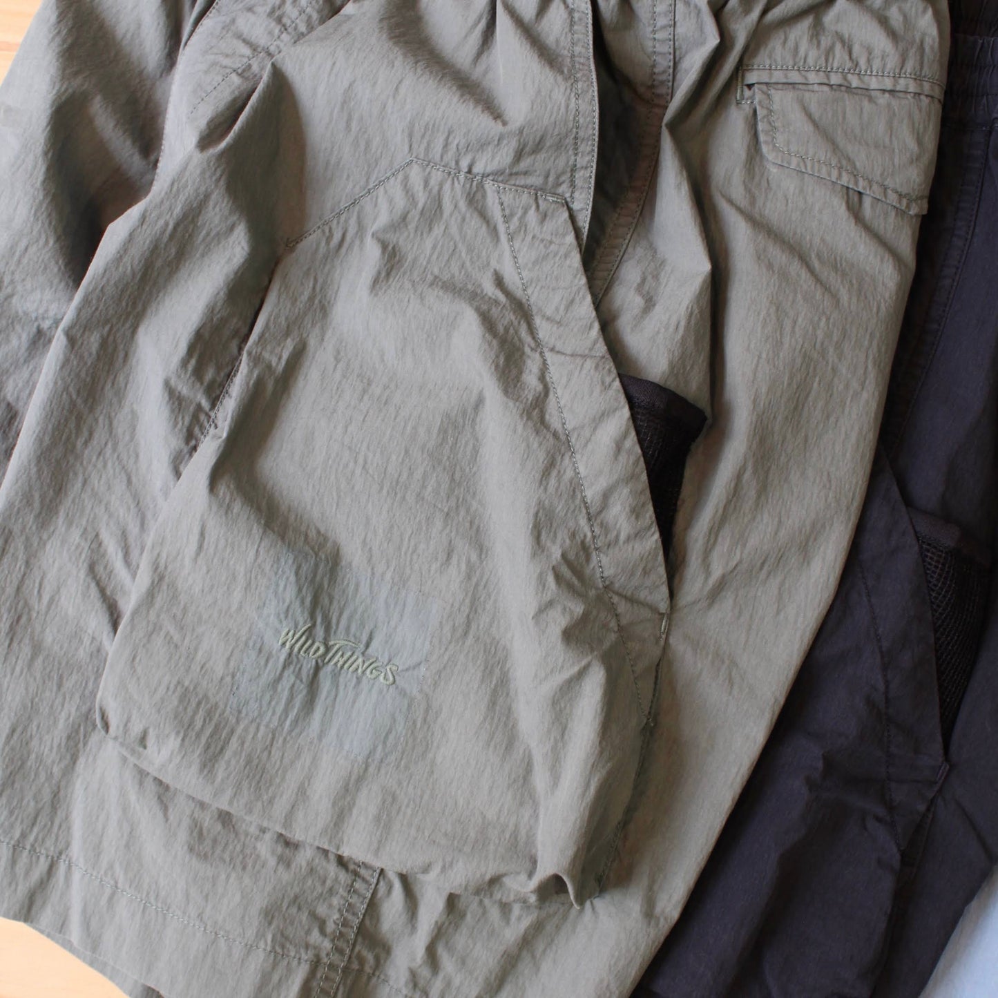 WILD THINGS JAPAN -
CAMP TOOLS CARGO SHORTS FADE EFFECT LOGO