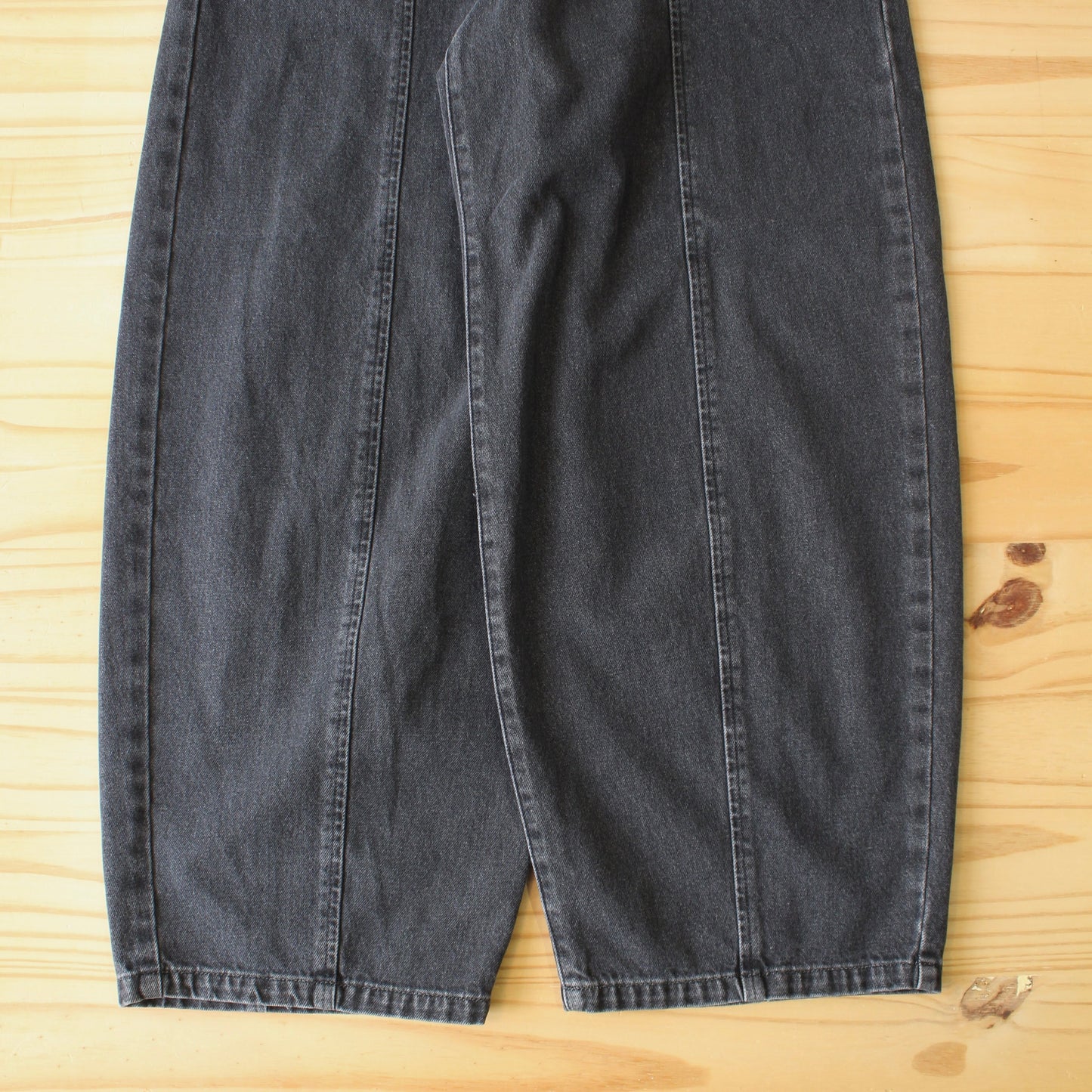 DMG -
 ALMOND VOLUME DENIM PANTS