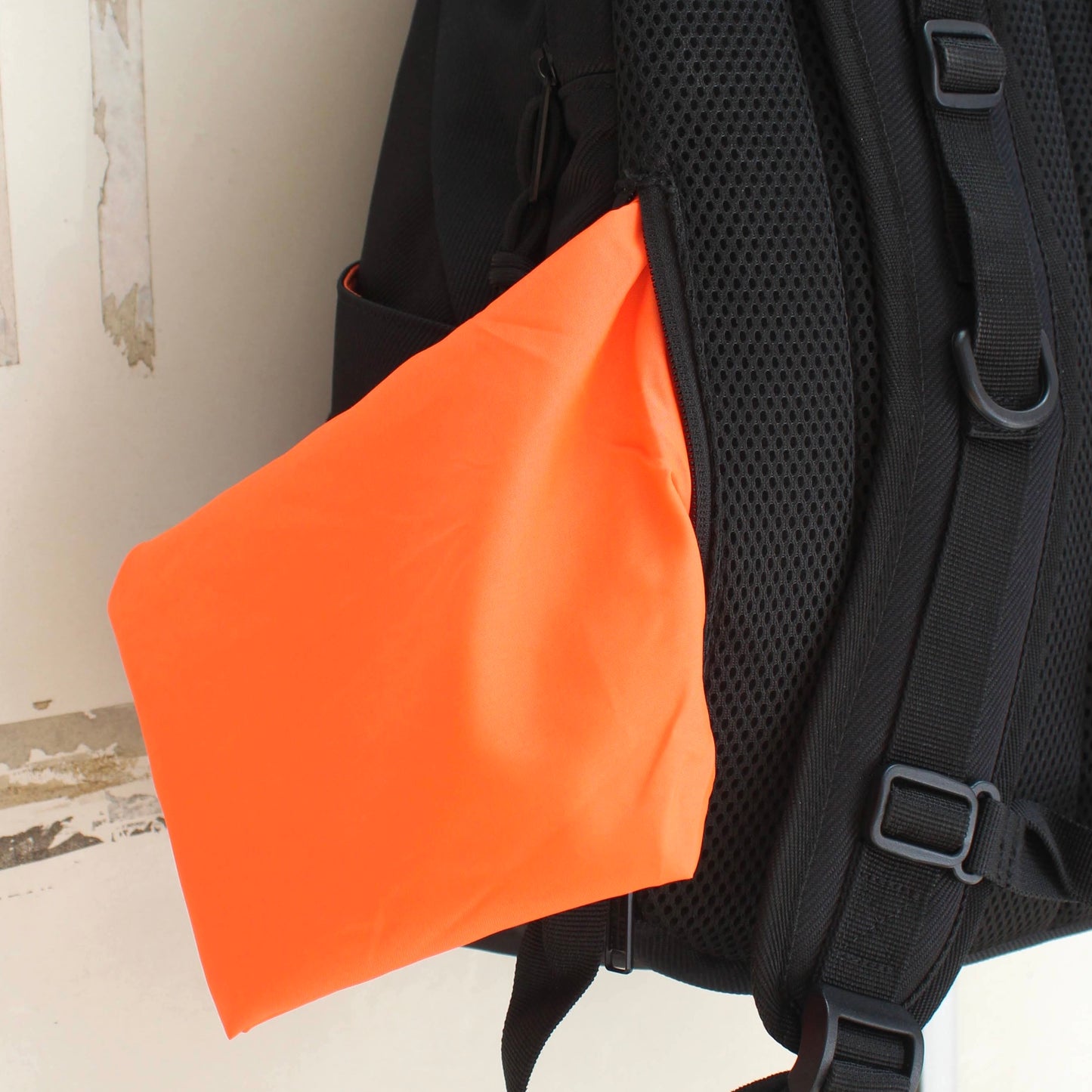 UNIVERSAL OVERALL 日版 - 
3LAYER BACKPACK + ECO SHOPPING BAG