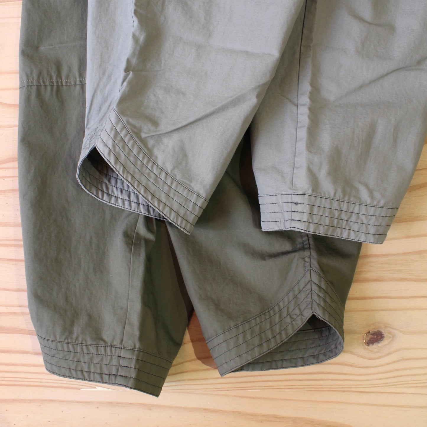 sugatakatachi - 
HEM STITCHED PANTS