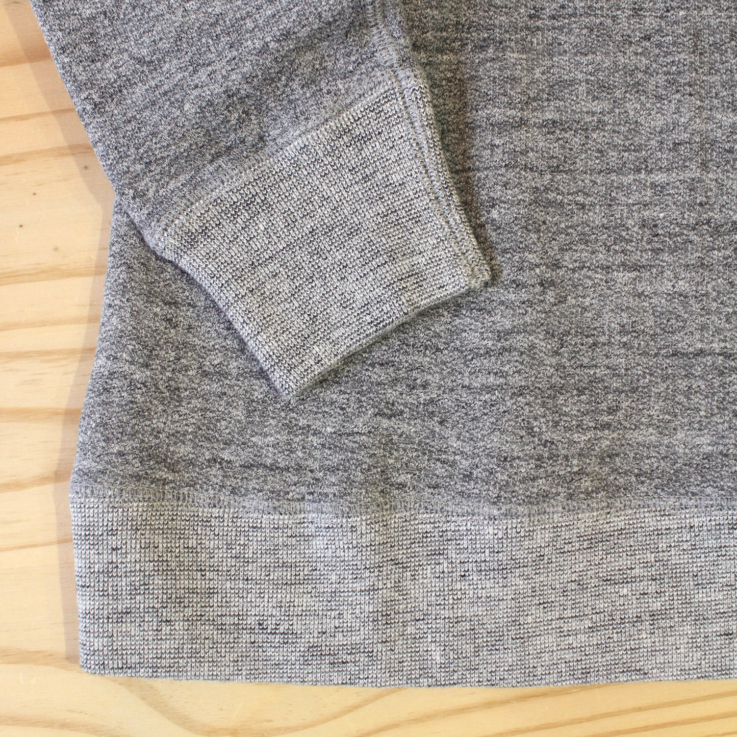 FLISTFIA -
 CREW NECK POCKET SWEAT