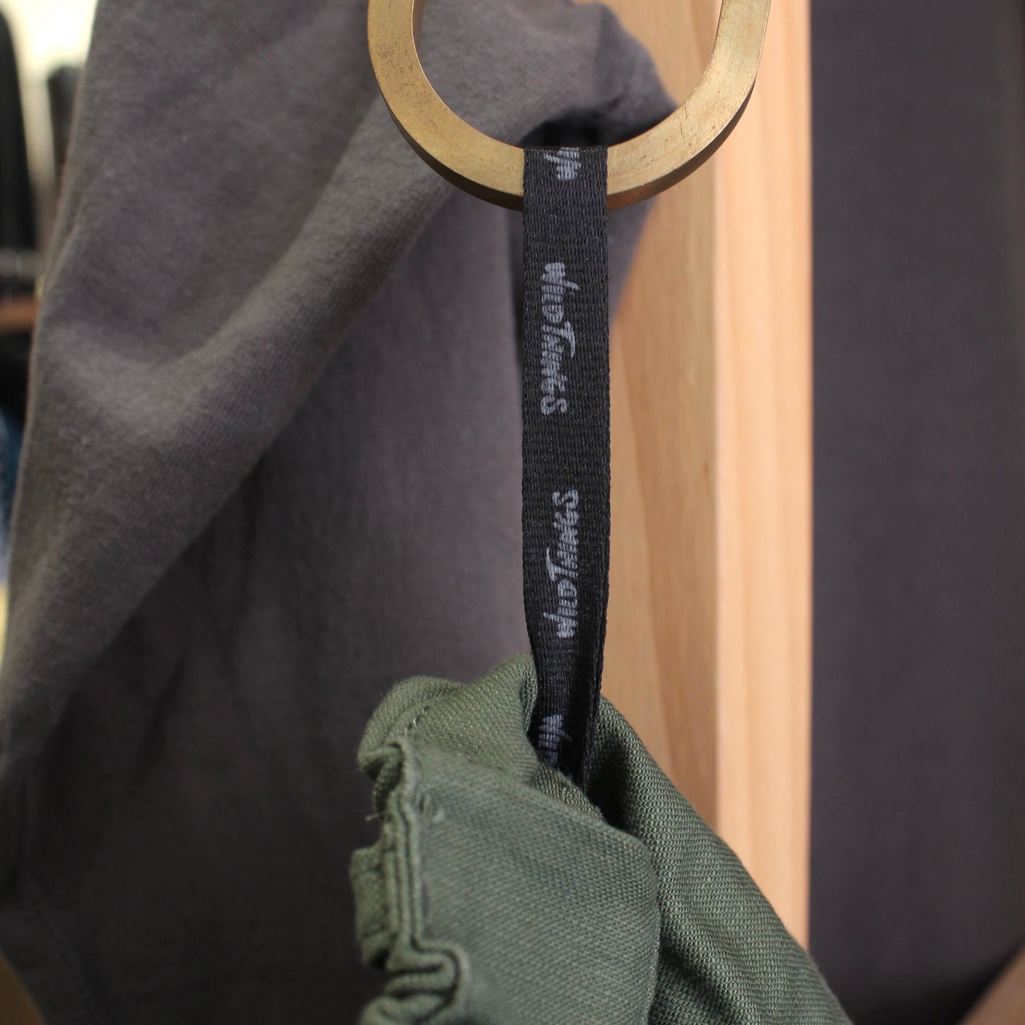 WILD THINGS JAPAN - 
BACK SATIN FIELD CARGO PANTS