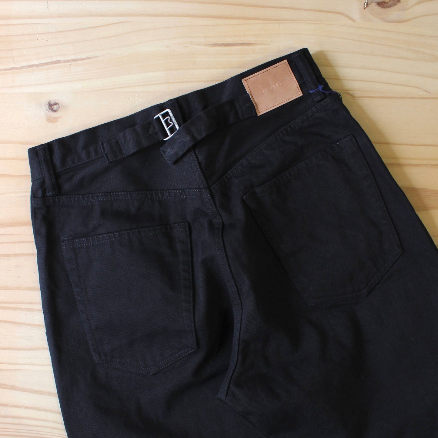 HATSKI - 13.5OZ BUCKLE BLACK DENIM