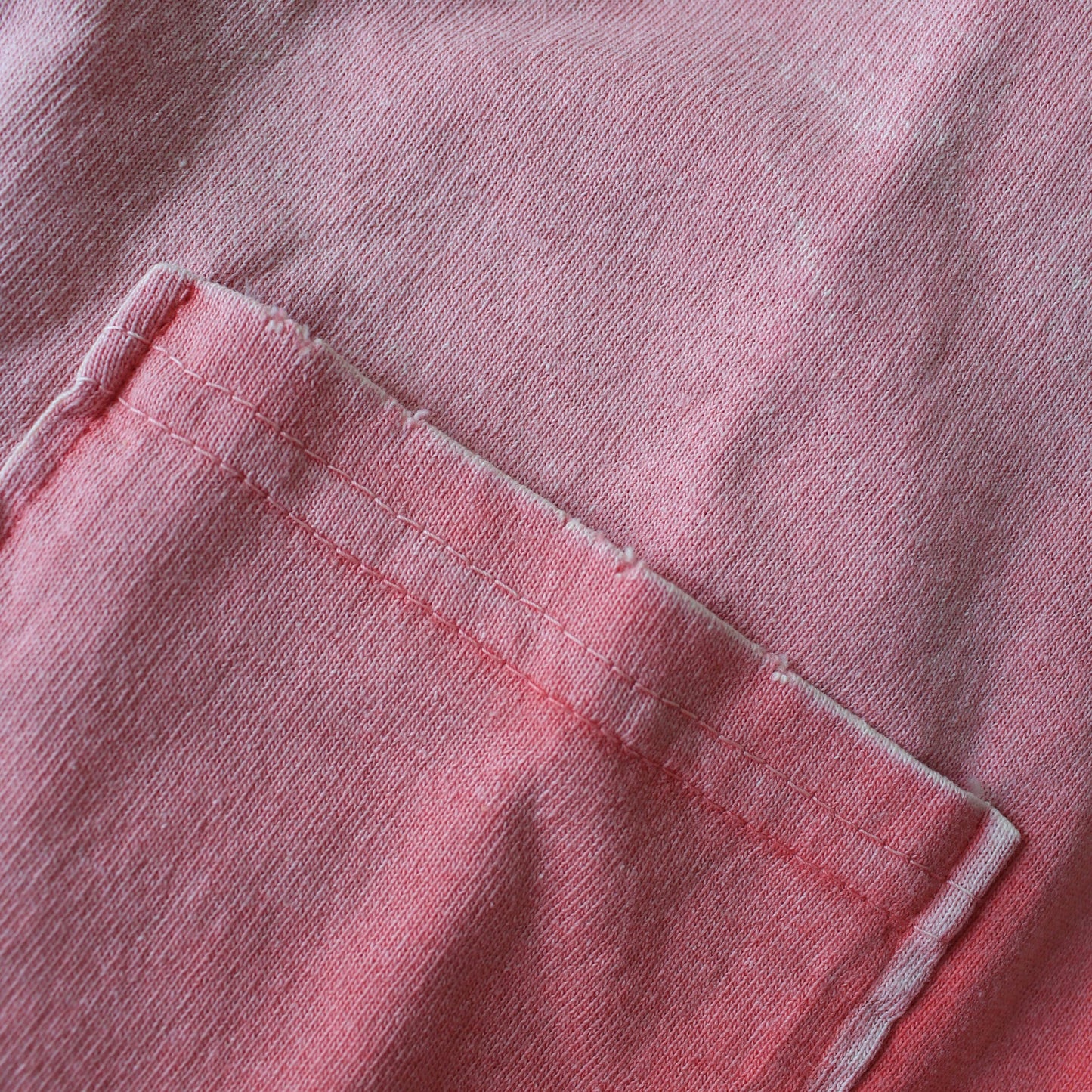 RIDING HIGH TOKYO - 
USA JERSEY SUN FADE POCKET TEE