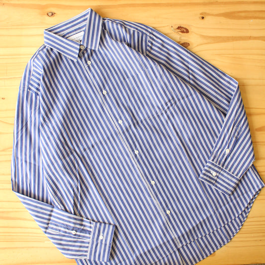MANUAL ALPHABET -
 80/2 NAVY STRIPE SHIRT
 BULGING FIT