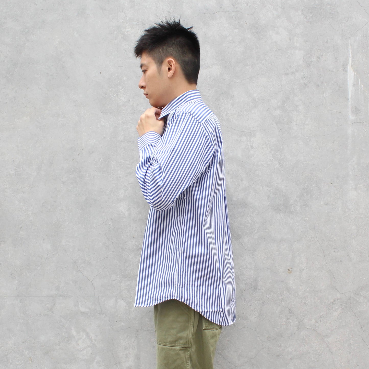 MANUAL ALPHABET -
 80/2 STRIPE SHIRT BULGING FIT