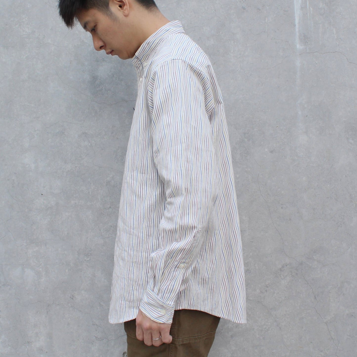 HATSKI - 
YOROKE STRIPE B.D SHIRT