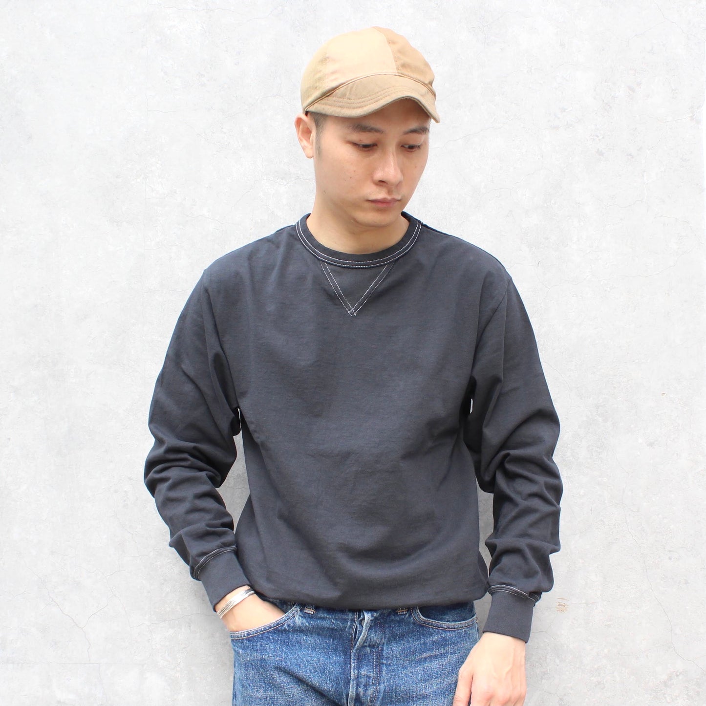 AheHee - STANDARD ITEM HEAVYWEIGHT L/S DOUBLE V TEE