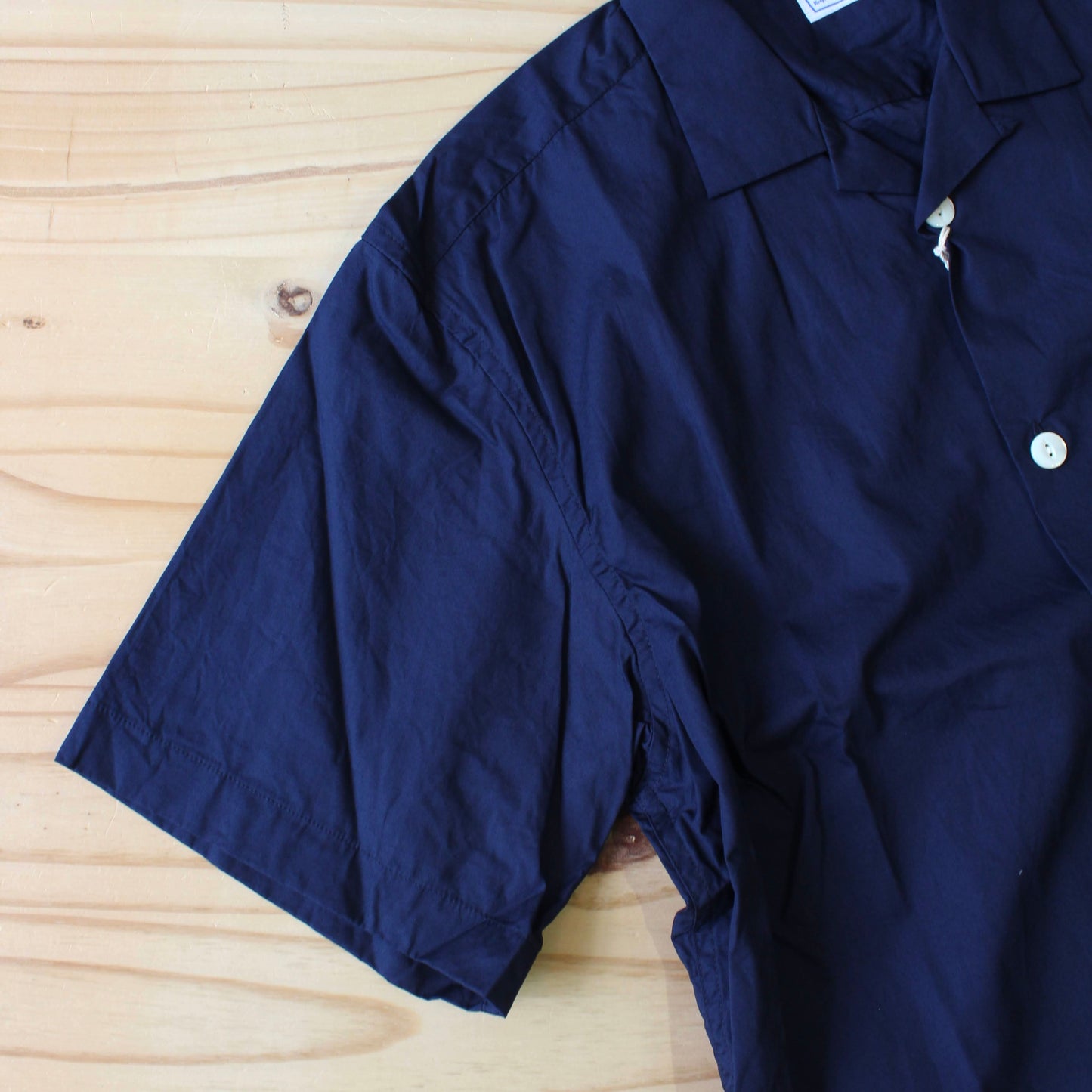 AHE HEE - S/S OPEN COLLAR NAVY SHIRT